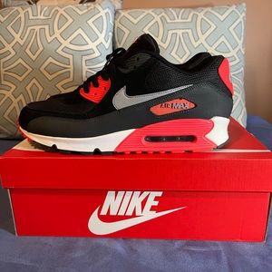 Size 10.5 Nike Air Max 90 black/atomic red